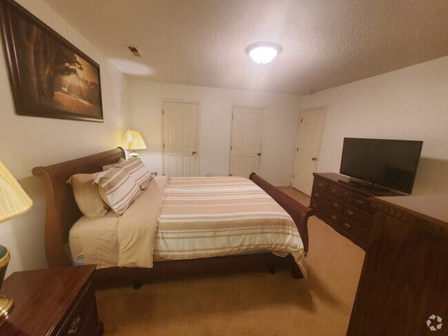Building Photo - 250 Olde Vineyard Ct