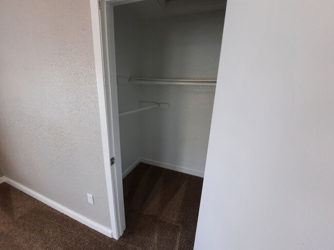 Building Photo - 2 bedroom, 1 bathroom home on large corner...