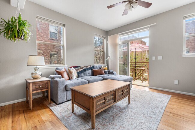 Building Photo - Modern 2-Bed, 2.5-Bath Corner Unit in Arva...