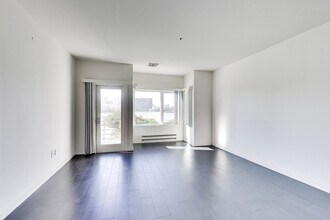 Building Photo - 1524 1st Ave