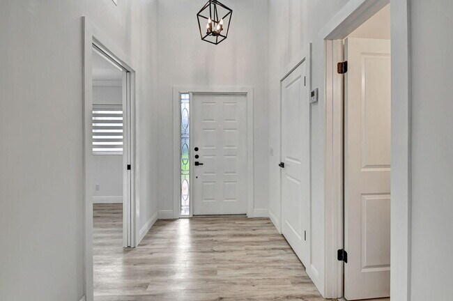 Building Photo - 4705 Fountains Dr S