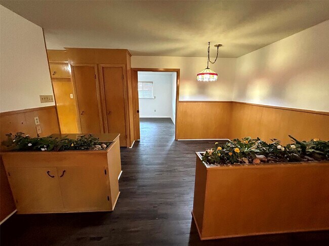 Building Photo - 1902 Gillette St