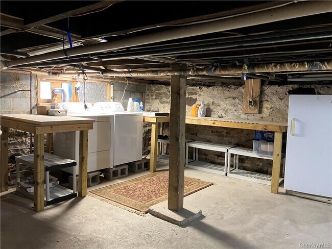 Building Photo - 283 Lake View Dr