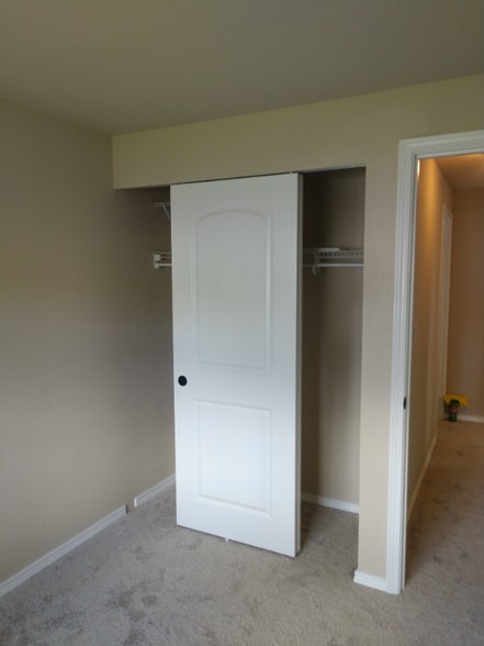 Building Photo - 834 4th Ave N