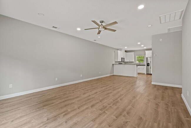 Building Photo - 2 Bed / 1 Bath Duplex for Rent – $1,350/Month