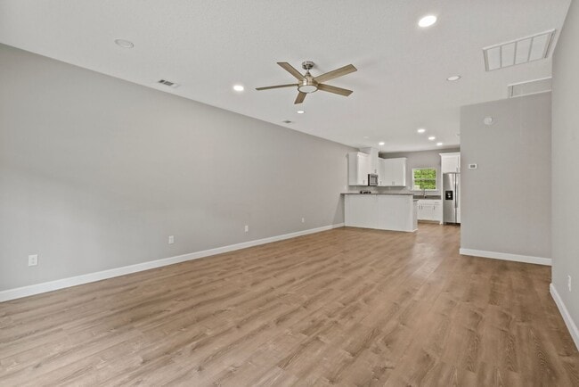 Building Photo - 2 Bed / 1 Bath Duplex for Rent – $1,400/Month