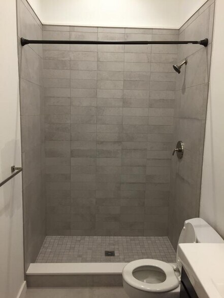 Building Photo - 600 Columbia Rd