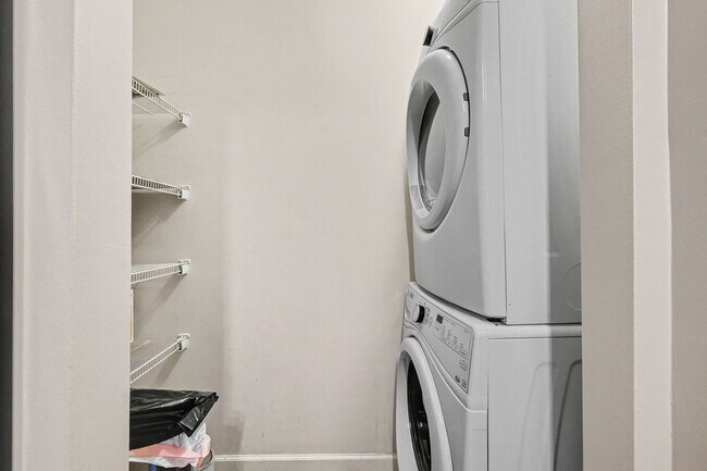 Building Photo - Spacious and light-filled second-story condo!