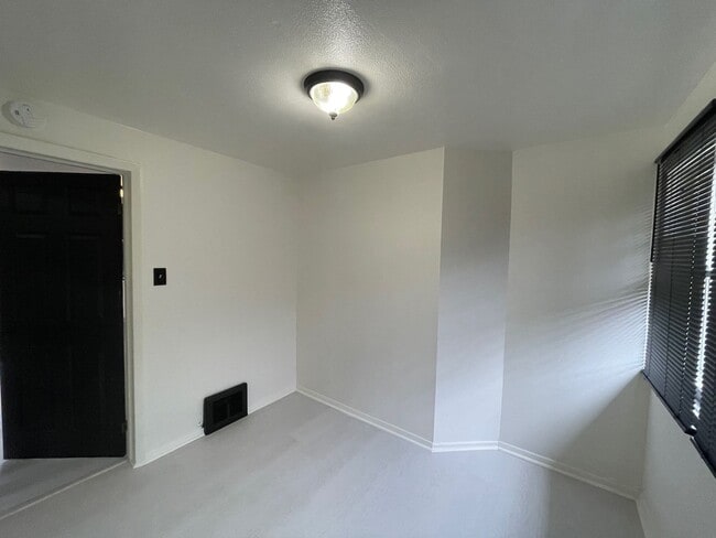 Building Photo - 5116 N 32nd St