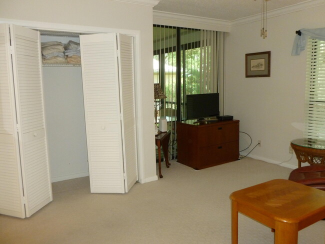 Building Photo - 7 SE Turtle Creek Dr