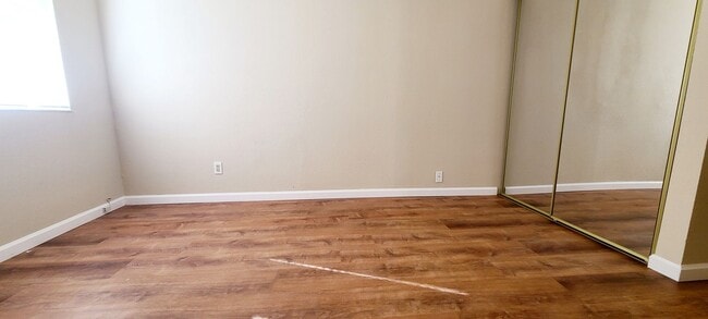 Building Photo - Adorable Single Story home with 3 bedroom and 2 bath