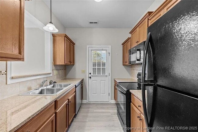 Building Photo - 122 Sherman Ct