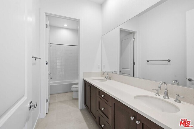 Building Photo - 20568 Edgewood Ct