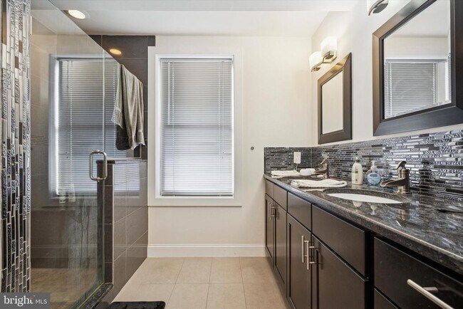 Building Photo - 1946 Titan St