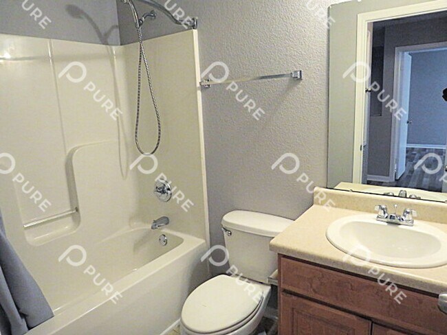 Building Photo - 221 Whitestone Dr NE