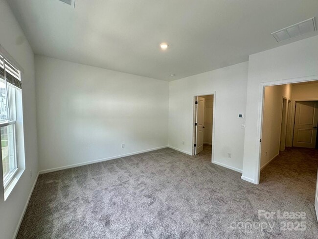 Building Photo - 1556 Blanche St