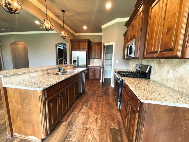 Building Photo - Stunning 4-Bedroom 3-Bath Home for Lease i...