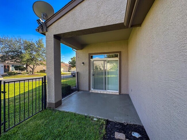 Building Photo - 100 Sunbird Ct