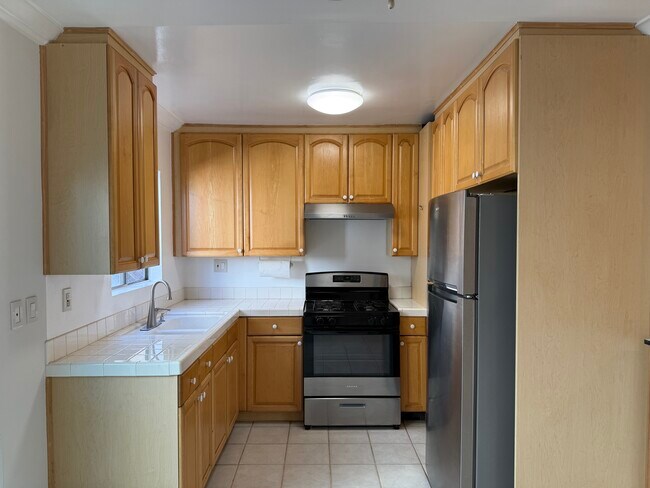 Building Photo - 1230 25th St