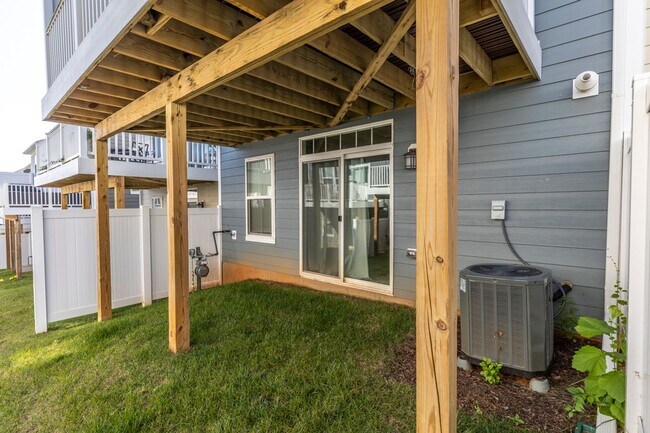 Building Photo - 3430 Montague St