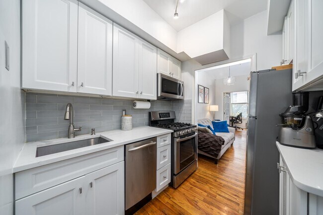 Building Photo - 512 1st St