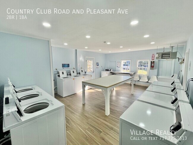 Building Photo - 605 Country Club Rd