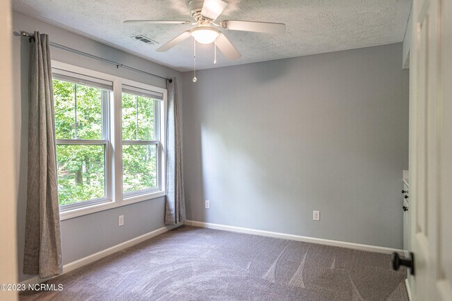 Building Photo - 145 Sandhurst Pl