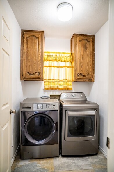 Building Photo - 3706 Bishop Hill Dr