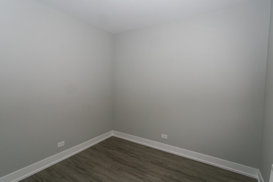 Building Photo - 708 W Brompton