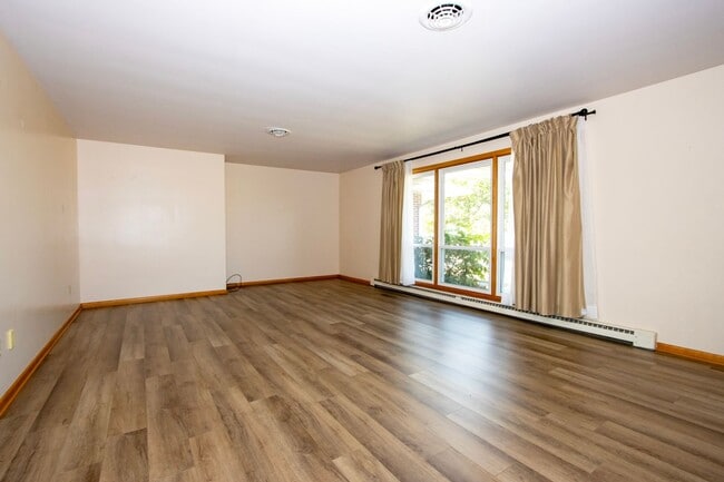 Building Photo - Charming Ranch Home