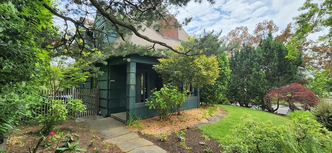 Building Photo - 3508 NE 27th Ave