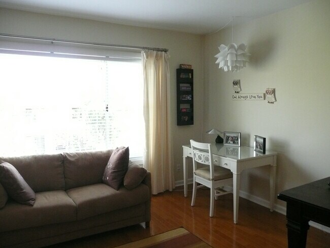 Large, Open Main Room - 425 Idaho Ave