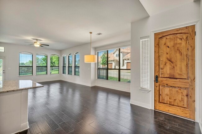 Building Photo - 306 Enclave Cir