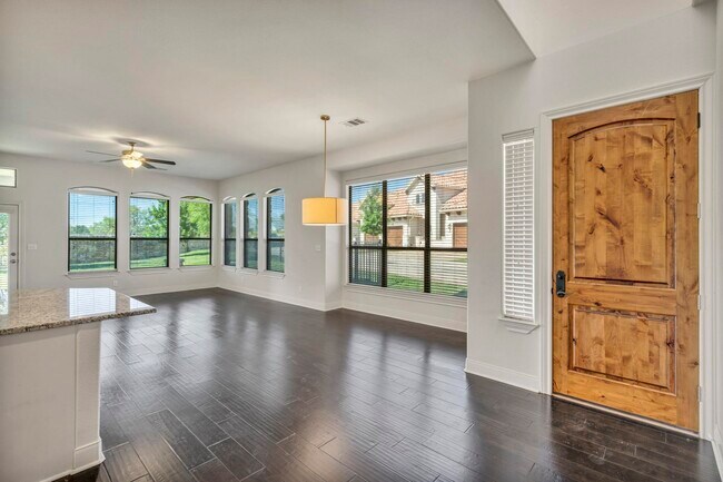 Building Photo - 307 Enclave Cir