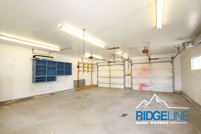 Building Photo - East-End Single Level Home for Lease!