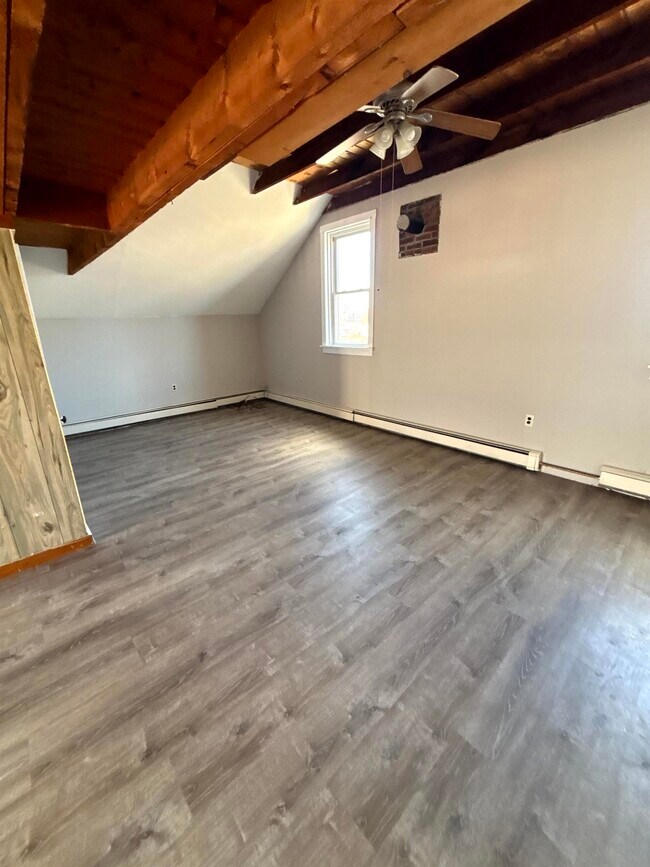 Building Photo - 2733 Dartmouth College Hwy