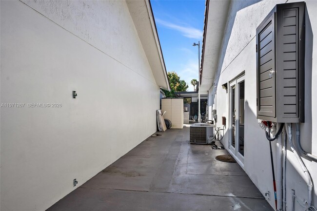 Building Photo - 15962 SW 138th Ct