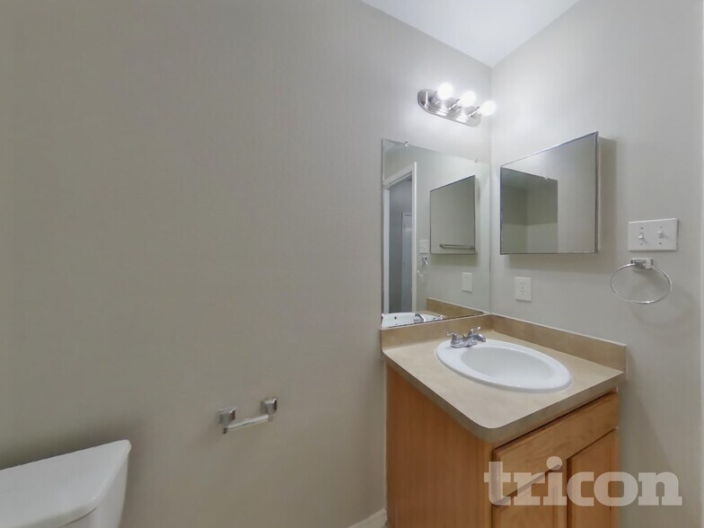 Building Photo - 8227 Radial Ct