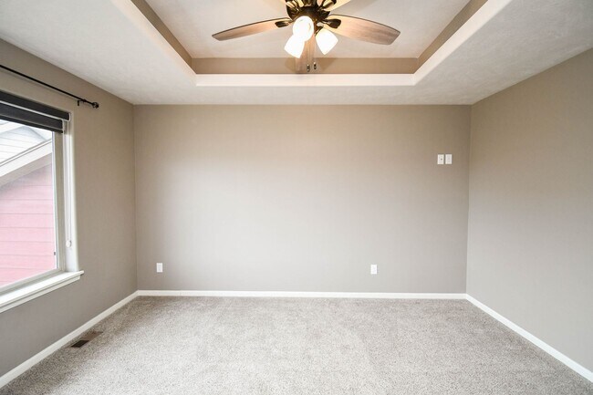 Building Photo - 5 Bedroom 3 Bathroom Single Family Home North Sioux Falls!