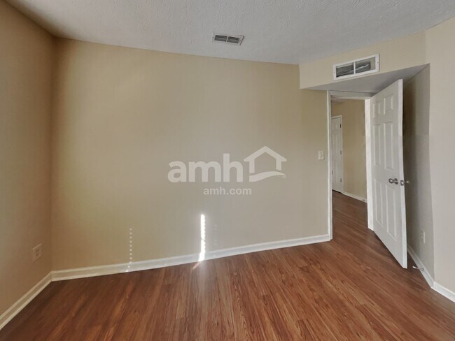 Building Photo - 12478 Thoroughbred Dr