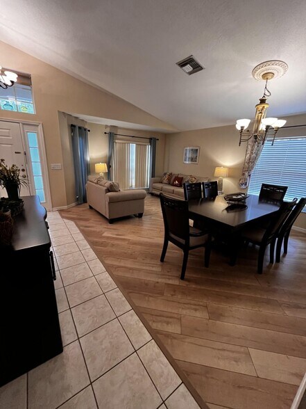 Building Photo - 4640 Sanibel Way