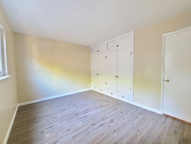 Building Photo - 1474-1476 Merry Ln