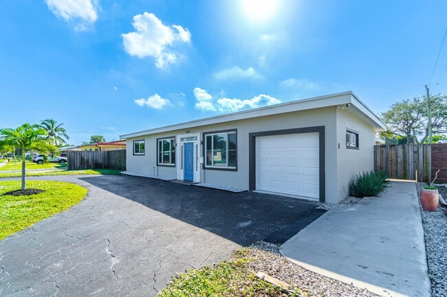 Building Photo - 3624 SW 22nd St