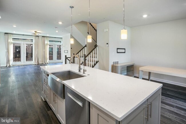 Building Photo - 6725 24th Ct N