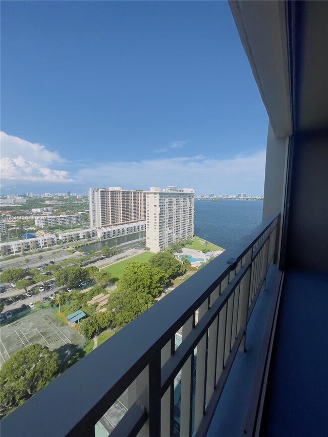 Building Photo - 11113 Biscayne Blvd