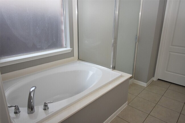 Building Photo - 9518 Brackenton Crest Dr