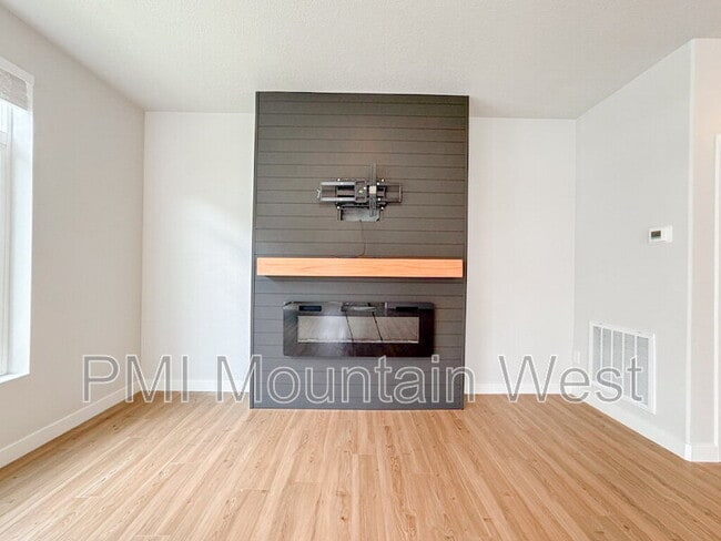 Building Photo - 3855 S 3025 W