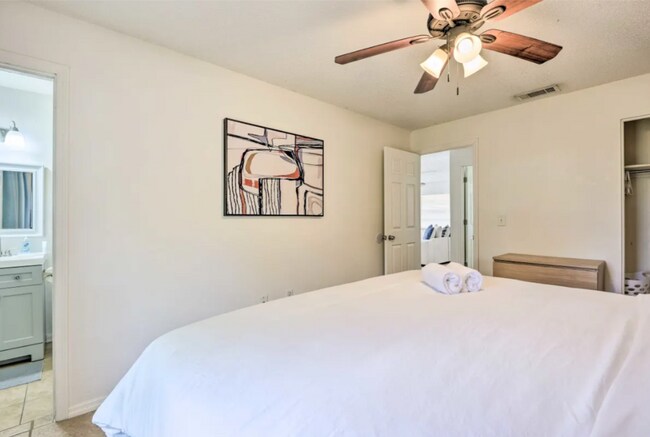 Building Photo - 416 40th St E