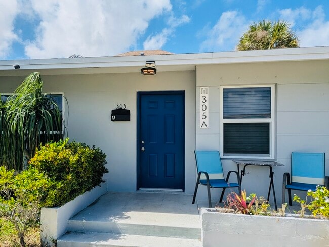 Building Photo - 305 3rd St