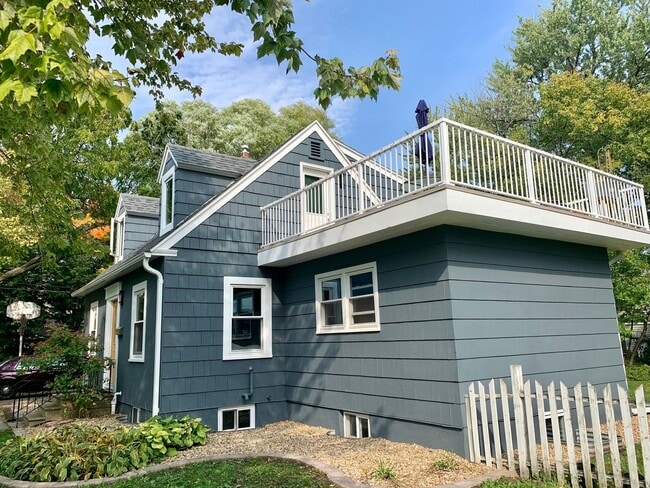 Building Photo - Renovated Beautiful Single Family House